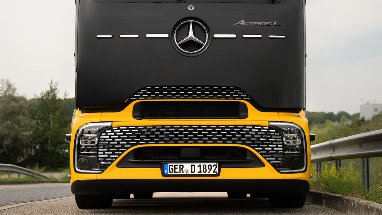 Fascia cromata e punti cromati (Actros L ProCabin)