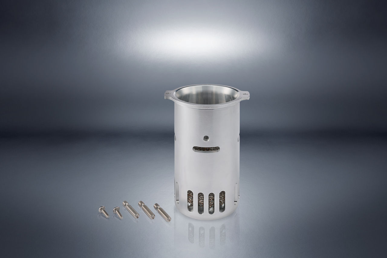 Cilindro in metallo con fessure di ventilazione e viti separate, Fuel Seal di Mercedes-Benz Trucks.